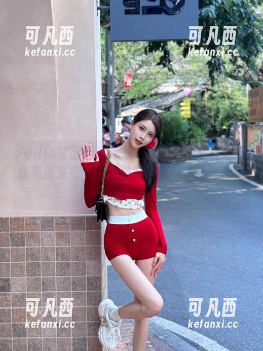 Feilin嗲囡囡 - 萌琪琪Irene黑色主题最新美图发布，感受她的神秘气质与时尚灵感！.txt