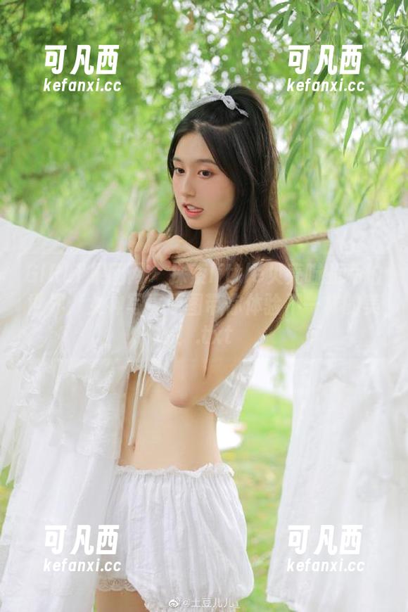 GIRLT果团网 - 探索little贝壳喵的私拍世界：女神写真原图带你体验不一样的美！.txt