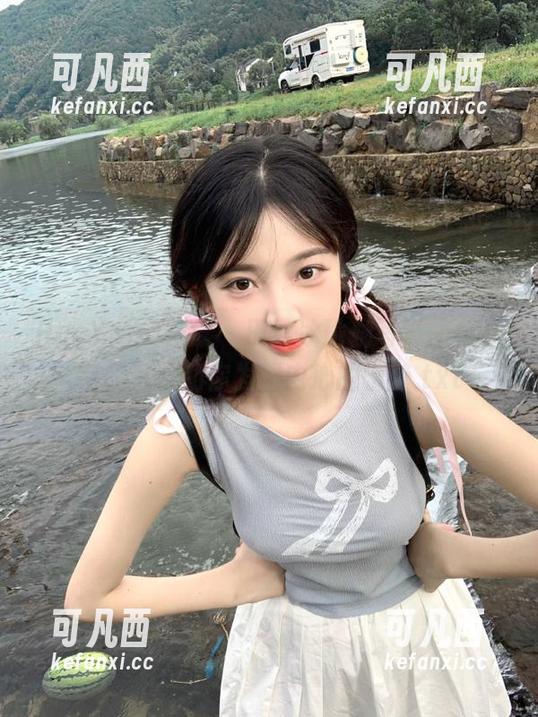 HuaYang花漾 - 田冰冰瑜伽写真图包，完美资源助你发现内心的宁静.txt