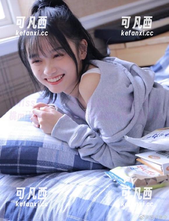 IMiss爱蜜社 - 用心捕捉每一瞬间：沈蜜桃miko网袜写真美图带来的视觉享受.txt