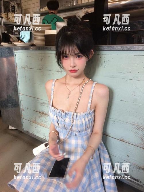 IMiss爱蜜社 - 在这个圣诞季，萌琪琪Irene的写真带来惊喜，快来访问网盘收获美丽！.txt