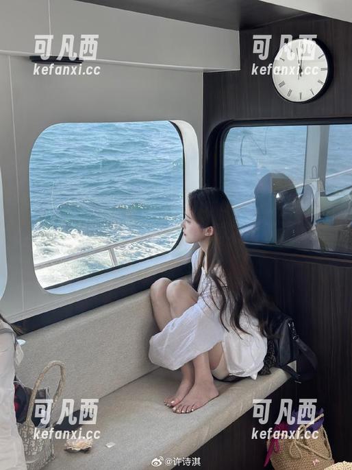 MFStar模范学院 - Laura苏雨彤全套户外写真作品，展现她与自然之间的灵动交融.txt