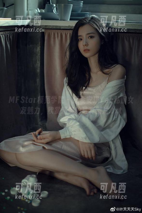 MFStar模范学院 - 探索安琪Yee私房女友魅力，欣赏精美的写真图片.txt