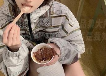 MFStar模范学院 – 镂空作品集大揭密：萌琪琪Irene最新写真，居然是我如此不完美的真实写照？.txt