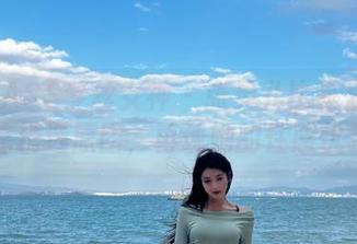 MSLASS梦丝女神 – 张灵儿比基尼风格：聚焦精选原图，再现她的性感优雅.txt