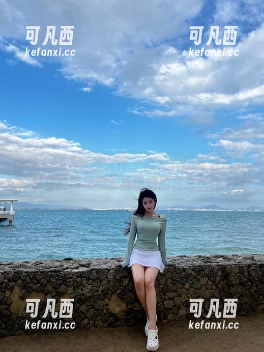 MSLASS梦丝女神 - 张灵儿比基尼风格：聚焦精选原图，再现她的性感优雅.txt