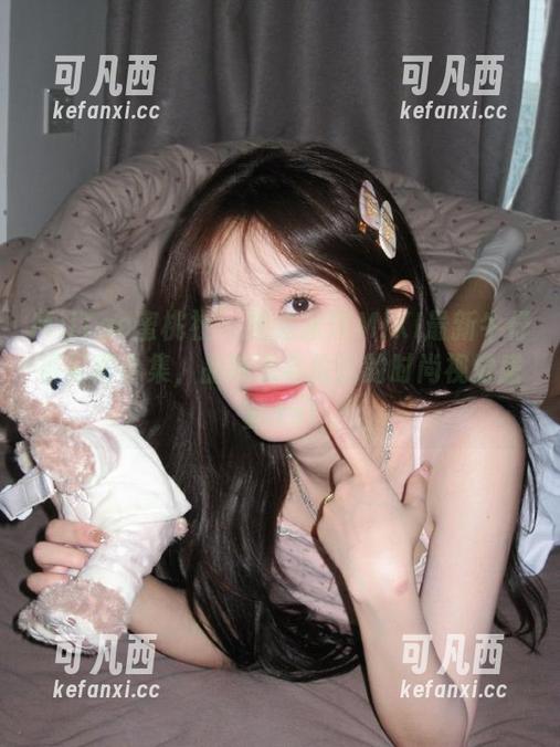 MiiTao蜜桃社 - 精选米琪MIKI最新牛仔裤写真合集，品味无与伦比的时尚视觉盛宴.txt