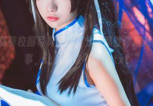 Momoko葵葵校服写真图片，分享那些背后藏着的校园趣事，让人忍俊不禁！.txt