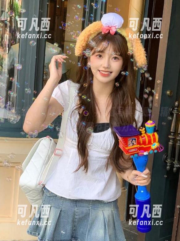 在线获取Mozzi(모찌)圣诞写真灵感，精美图片带你领略节日魅力.txt