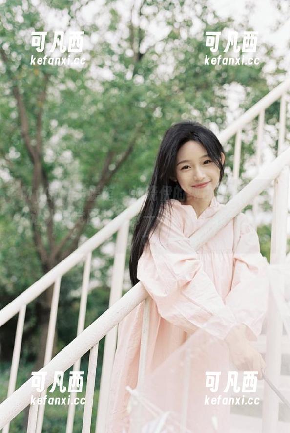 MyGirl美媛馆 - 沫晓伊的纯白作品，怎么让人感觉图片里有一股淡淡的悲伤？.txt