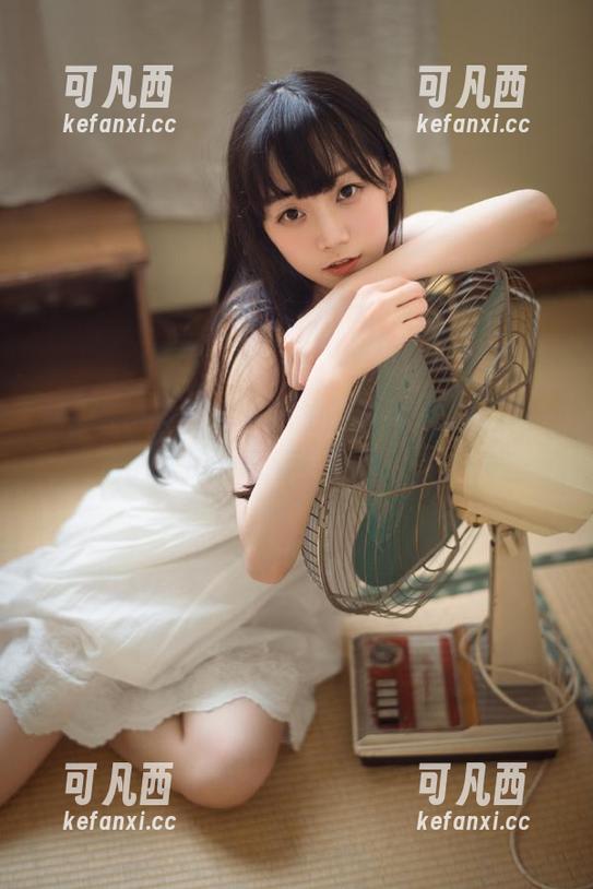 MyGirl美媛馆 - 私拍田孝媛泳池情怀：水面映出的青春与梦想图片.txt