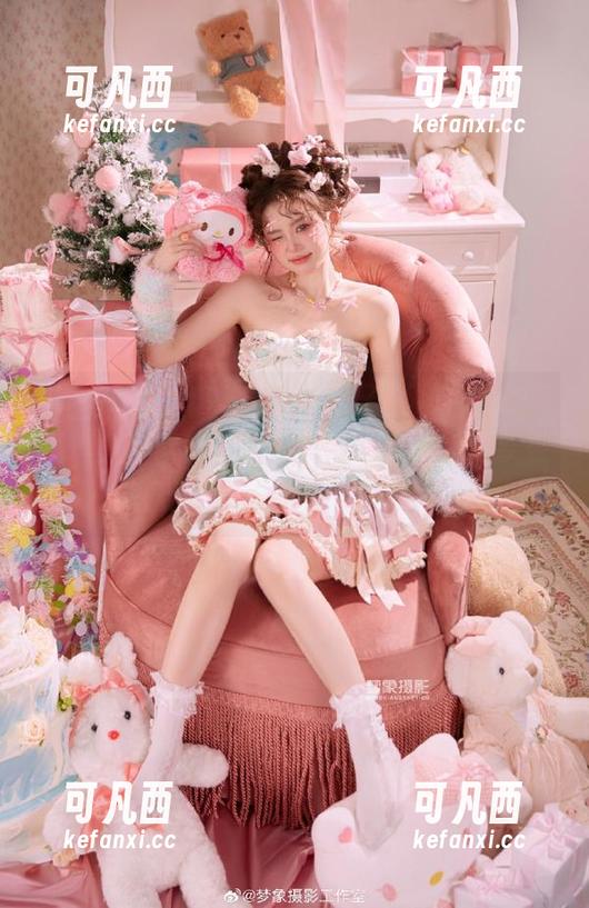 RUISG瑞丝馆 - 探索人间不值得lily的写真理念，欣赏裤里丝套图带来的视觉享受，感受每一帧的独特魅力。.txt