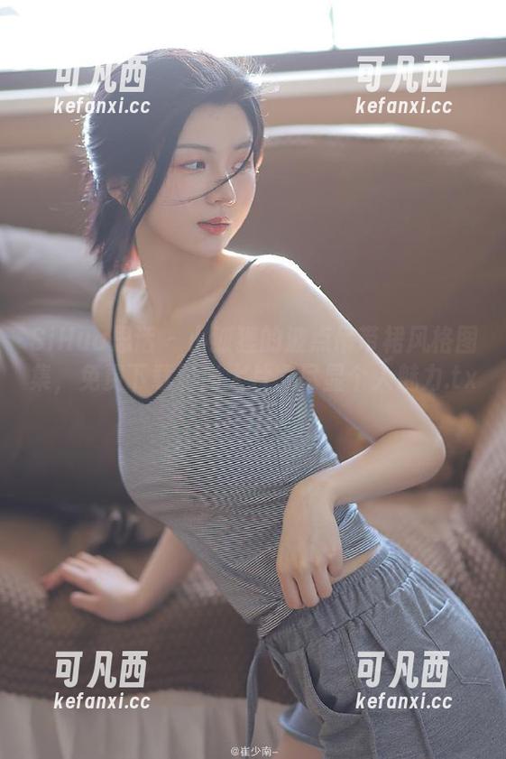 SiHua思话 - 小狐狸的波点吊带裙风格图集，免费下载时尚大片，尽显个人魅力.txt