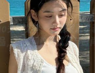 TouTiao头条女神 – 在线发现李菲儿的浴室作品，她如何诠释优雅与时尚.txt