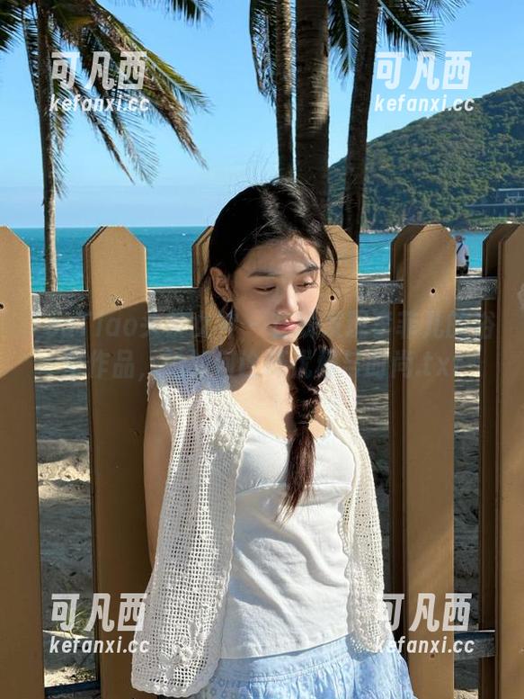 TouTiao头条女神 - 在线发现李菲儿的浴室作品，她如何诠释优雅与时尚.txt