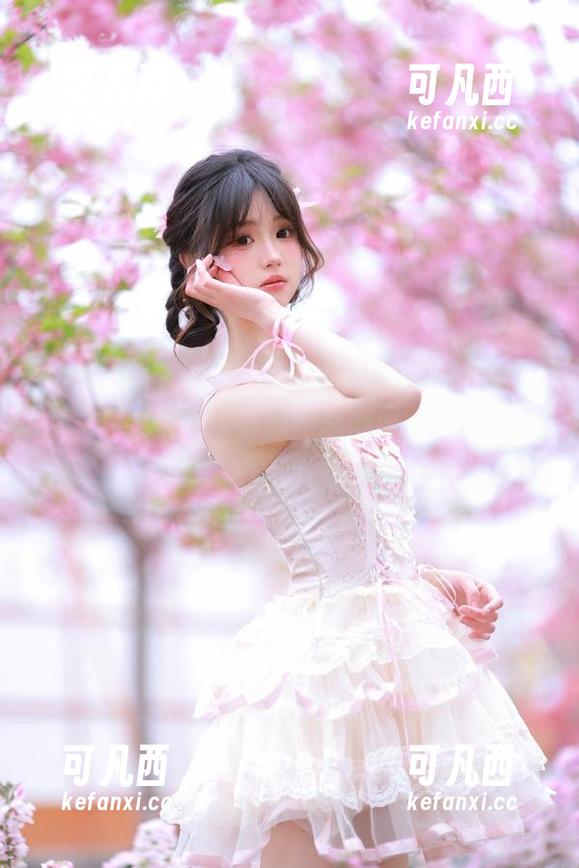 UGirls尤果网 - 走进温鈊怡的制服世界，观看属于她的每一幅作品，邂逅不一样的视觉魅力！.txt