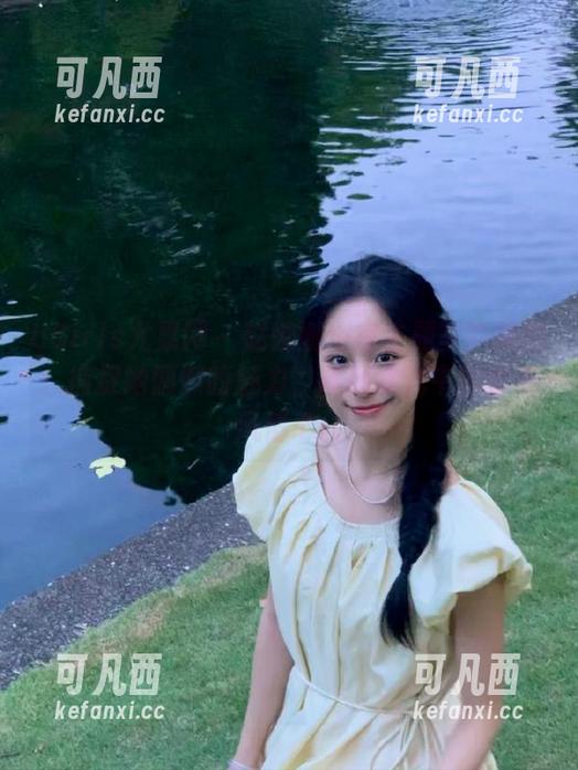 UGirls尤果网 - 赵娜娜浴室主题写真美图：捕捉她慵懒的魅力，展现水光中的柔美风情.txt