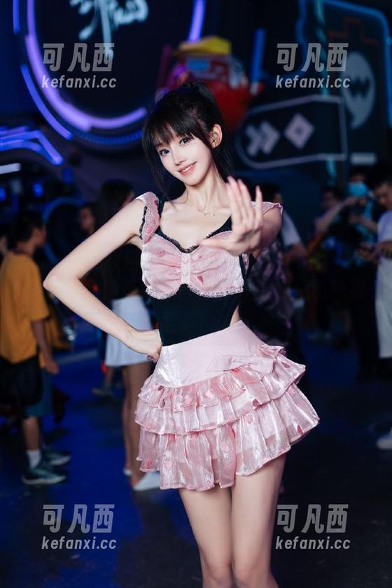 UGirls尤果网 - 陈宝拉呈现的美图作品：丝袜与美丽交织，带你感受无与伦比的视觉盛宴！.txt