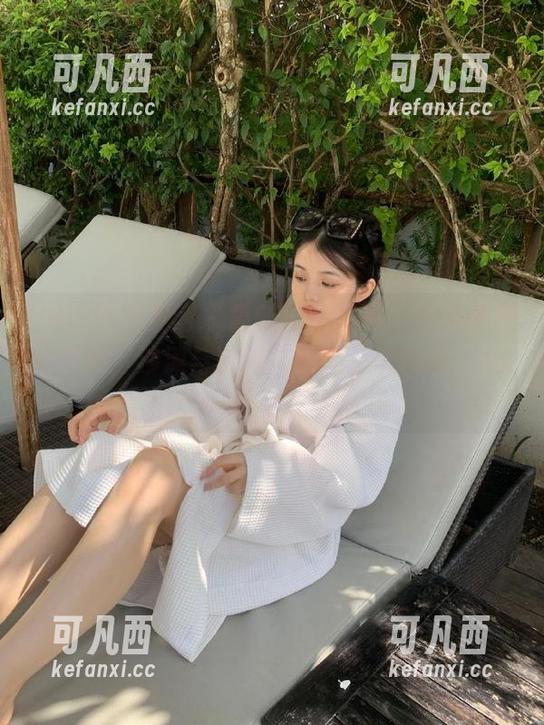 UGirls尤果网 - 最新原图发布：齐贝贝海边写真，沙滩与阳光交汇的完美瞬间！.txt