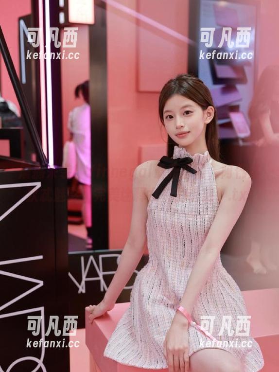 震撼来袭！Vinnegal最新套图，阿佛洛狄忒魅影，完美诠释女神的诱惑！.txt