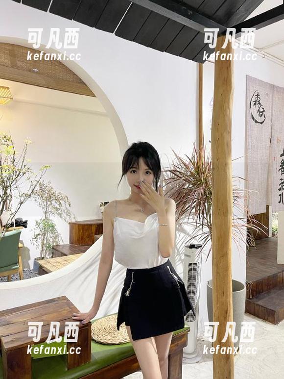 XIAOYU语画界 - 小海臀Rena的天台写真高清分享，定会让你心动不已！.txt