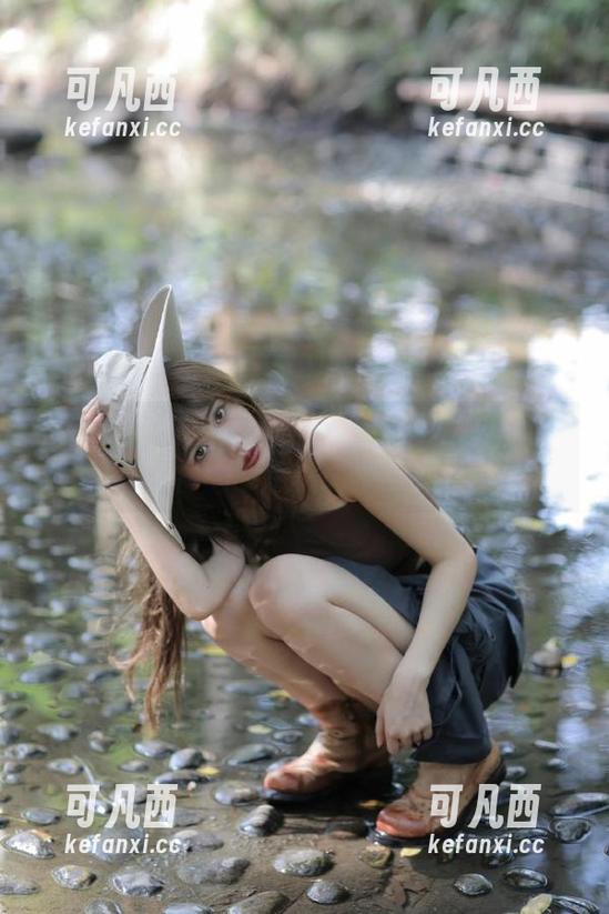 XIAOYU语画界 - 潘朵拉Laa纯白写真：精选图片重复诠释纯净与优雅.txt