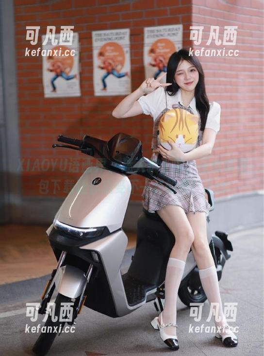 XIAOYU语画界 - 迷人护士照，蜜桃酱图包下载让你感受不一样的美！.txt