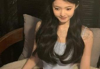 XINGYAN星颜社 – 从自黑到自赏，王婉悠Queen的白丝美图壁纸让我感受到真美！.txt