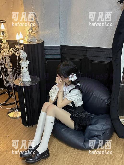 Xiuren秀人网 - 走进AngelaLee李玲的红裙世界：精彩图集分享不容错过.txt
