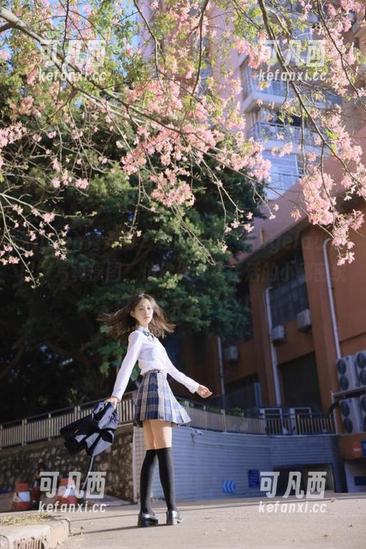 Xiuren秀人网 - 校园里的“Angela小热巴”写真原图，仿佛把大学生活的小秘密统统搬出来了！.txt