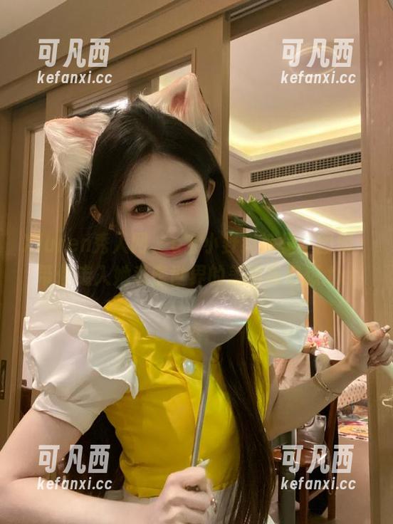 Xiuren秀人网 - e宝小野猫裤里丝图册，带你走入她私密世界的美丽与幻想.txt