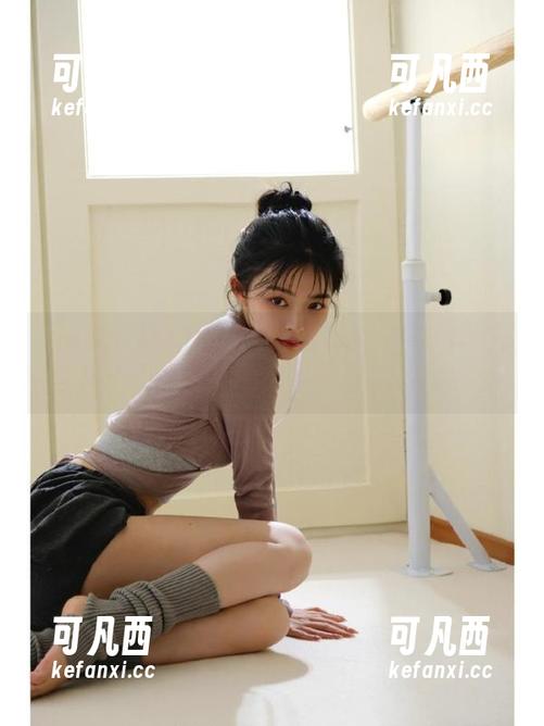 Xiuren秀人网 - 久久aimee白衬衫写真合集：无圣光外的真实与自然瞬间.txt