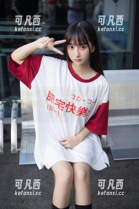 Xiuren秀人网 - 探索夏小秋秋秋的美图世界：她的礼服图包让你领略时尚与艺术的无限可能.txt