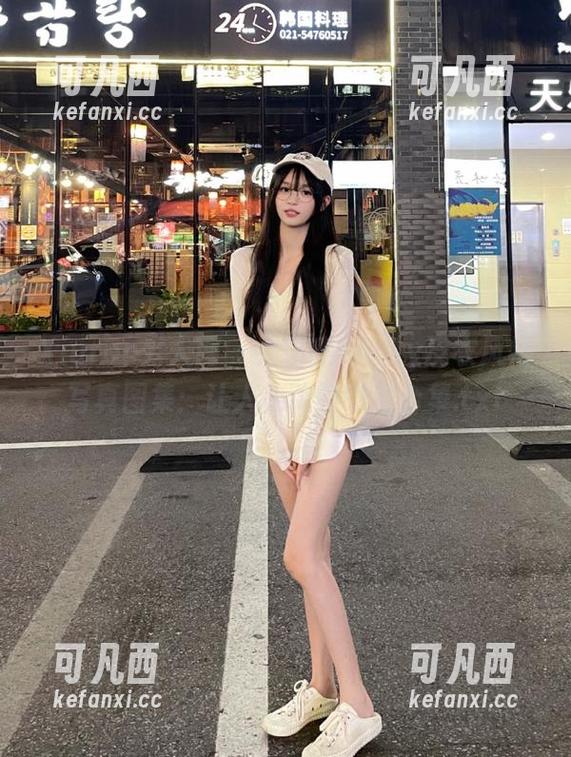 Xiuren秀人网 - 大琪琪Emily皮衣风格写真图集：让人心动的绝美合集.txt