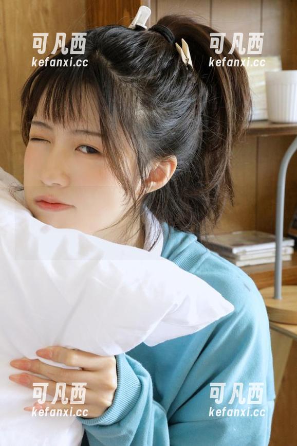 Xiuren秀人网 - 不太完美的小波多：这些校园写真图包里藏着我最真实的瞬间.txt