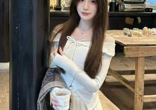 Xiuren秀人网 – 在海边畅游：小海臀Rena写真图集记录心动的每一刻.txt