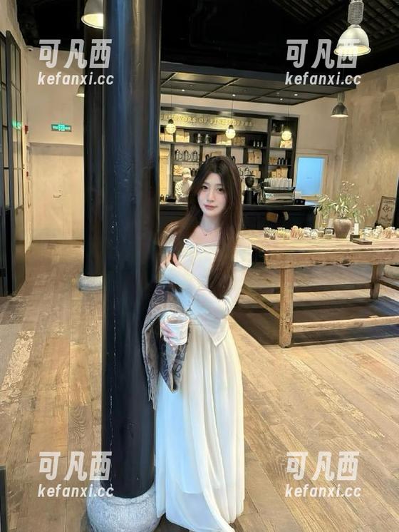 Xiuren秀人网 - 在海边畅游：小海臀Rena写真图集记录心动的每一刻.txt
