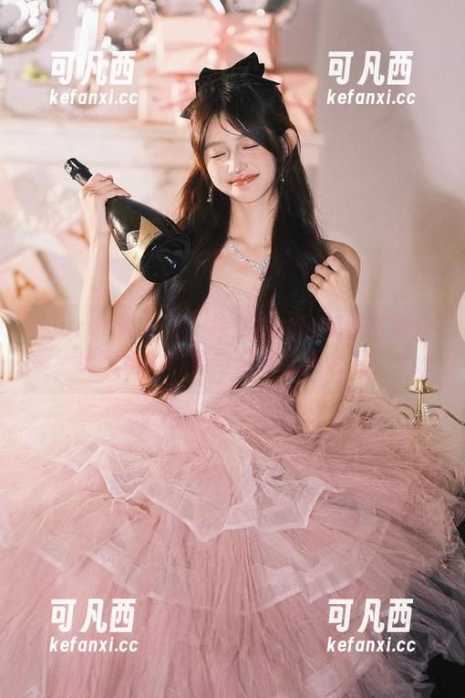 Xiuren秀人网 - 徐微微mia制服写真分享，纵享她的优雅与自信之美合集！.txt