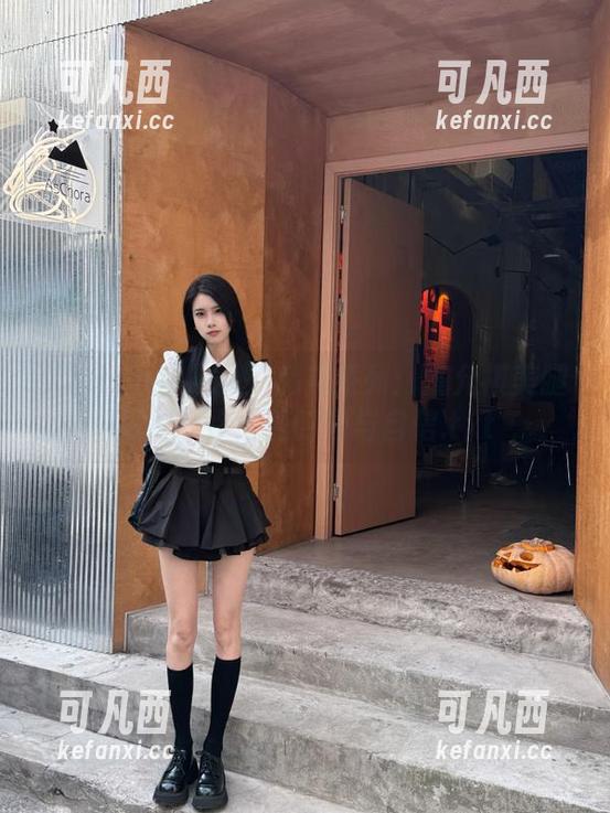 Xiuren秀人网 - 私拍系列：戴允祺美腿图片带你感受时尚与自信.txt