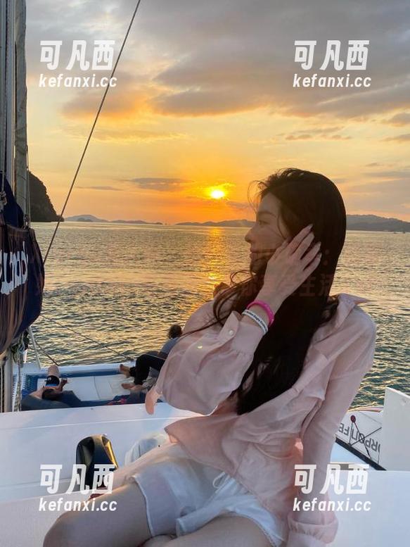 Xiuren秀人网 - 浴缸里的小确幸：杨紫嫣Cynthia写真图包带你享受生活.txt