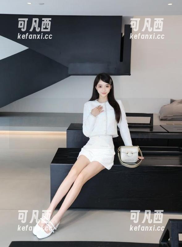 Xiuren秀人网 - 探索杨紫嫣Cynthia的裸足写真之旅，清新照片带你走进她的世界，感受那份甜美与温暖！.txt