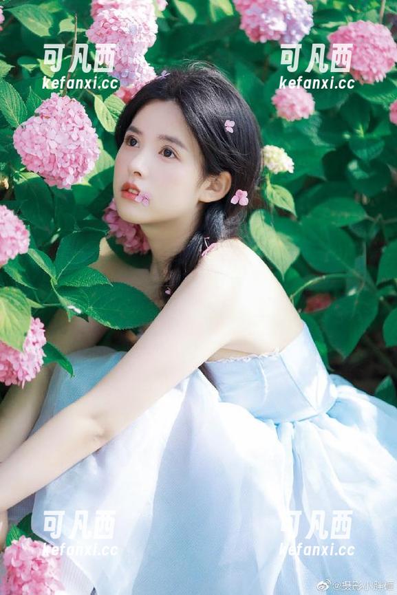 Xiuren秀人网 - 解锁白微Sera的灰丝写真，原图带你领略幽默与美的碰撞！.txt