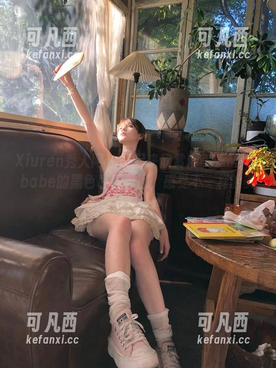 Xiuren秀人网 - 一起来欣赏糯美子MINIbabe的黑色私房美图，感受不一样的美学.txt
