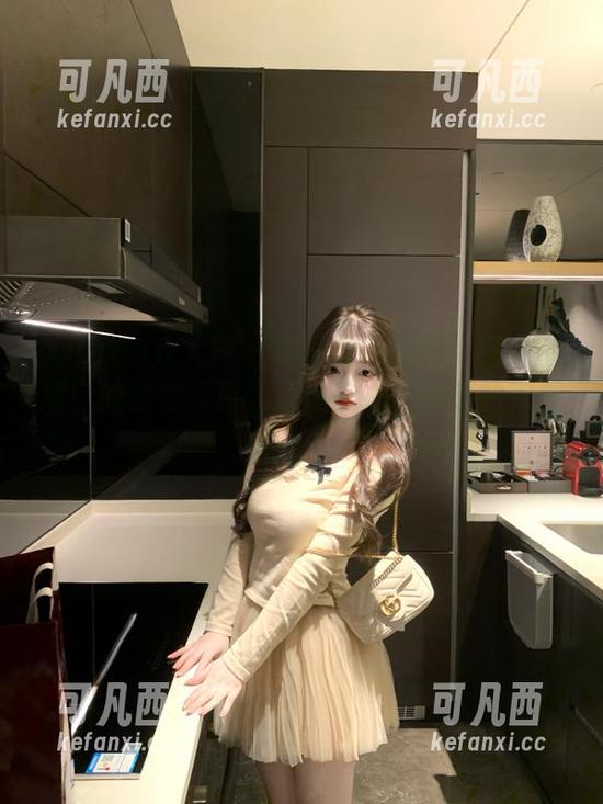 Xiuren秀人网 - 摄影师的福利：探秘蛋蛋宝的镂空写真，感受艺术与性感的完美结合.txt