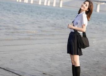 Xiuren秀人网 – 在线图集：金BABY吖的连衣裙让你瞬间变身时尚女神！.txt