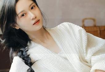 Xiuren秀人网 – 鹿小茜白裙写真作品集全新更新，轻盈飘逸的夏日气息.txt