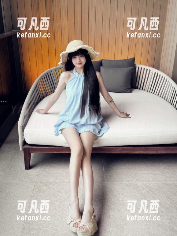 YALAYI雅拉伊 - 体验露露的美脚风采，精彩照片记录她的时尚与自信.txt