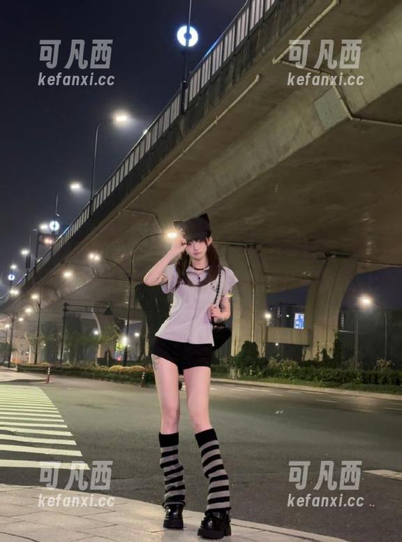 YouMi尤蜜荟 - 小海臀Rena夏日写真最新更新，时尚与清新的极致图片鉴赏.txt