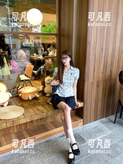 YouMi尤蜜荟 - 不容错过：小海臀Rena美腿作品福利，感受摄影的魅力.txt