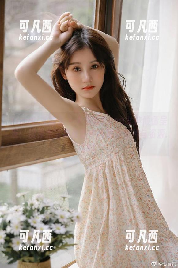 YouMi尤蜜荟 - 小海臀Rena女神倾情呈现：探寻她写真作品中的精美图片与资源.txt